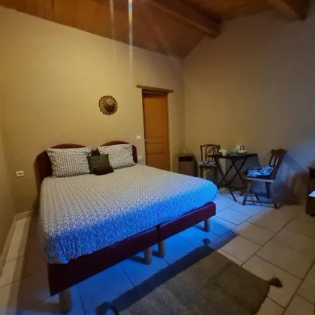 D'hotes Les Jourdets A L'abri De L'oree Bed & Breakfast